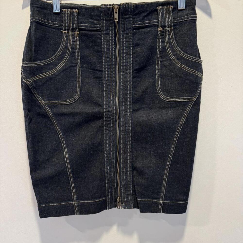 Y2K WetSeal dark denim mini skirt with zipper detail #miniskirt #y2k #90sromance